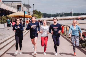 etudiants en master du sport faisant leur joggin