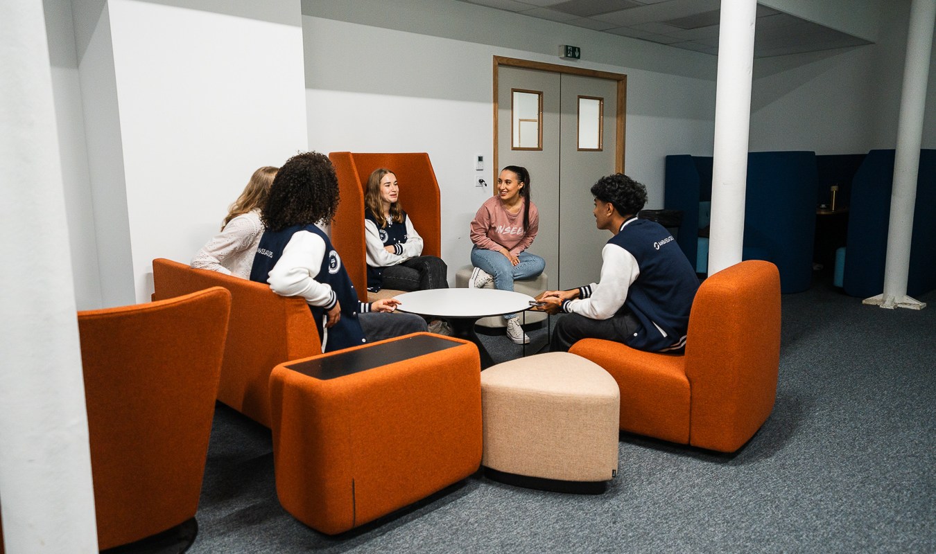 étudiants qui discutent