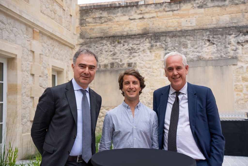 José Milano, directeur de OMNES Education, Laurent Bergeruc, Directeur du campus INSEEC Bordeaux et Thibault Soulier,alumni et fondateur de OUIDROP, lors de l'inauguration du nouveau bâtiment le 20 juin 2024