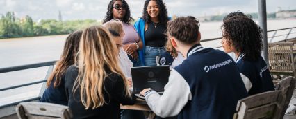 étudiants qui travaillent